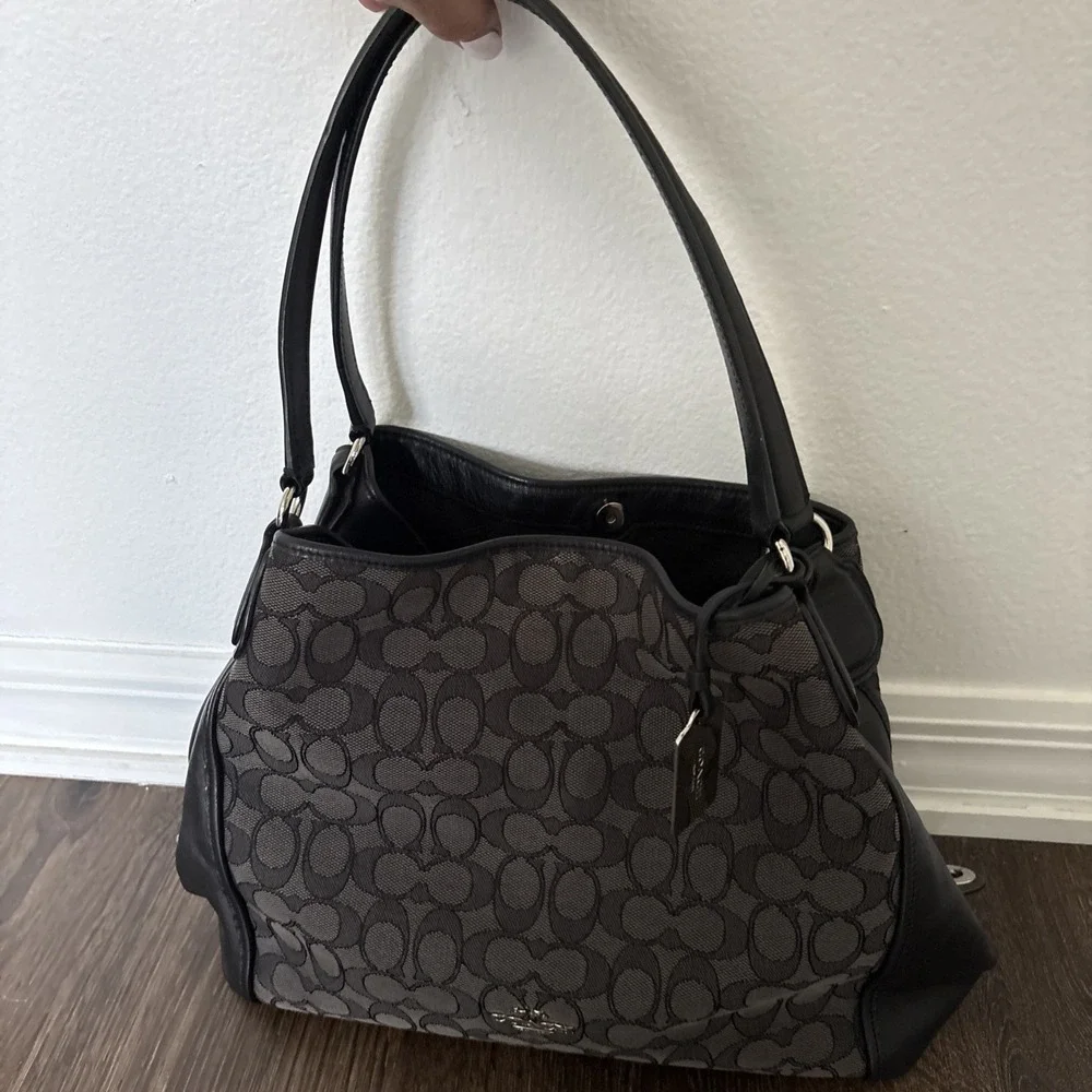 Coach Edie 31 Shoulder Bag Womens Medium Black Signature Jacquard Leather Zip